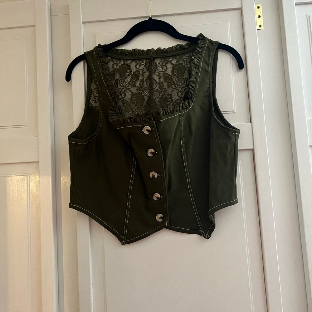 Cider fitted vest with lace back! Size XL